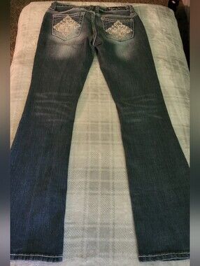Dark Wash Embroidered Back Pocket Women's Jeans - Ariya Jeans 3/4